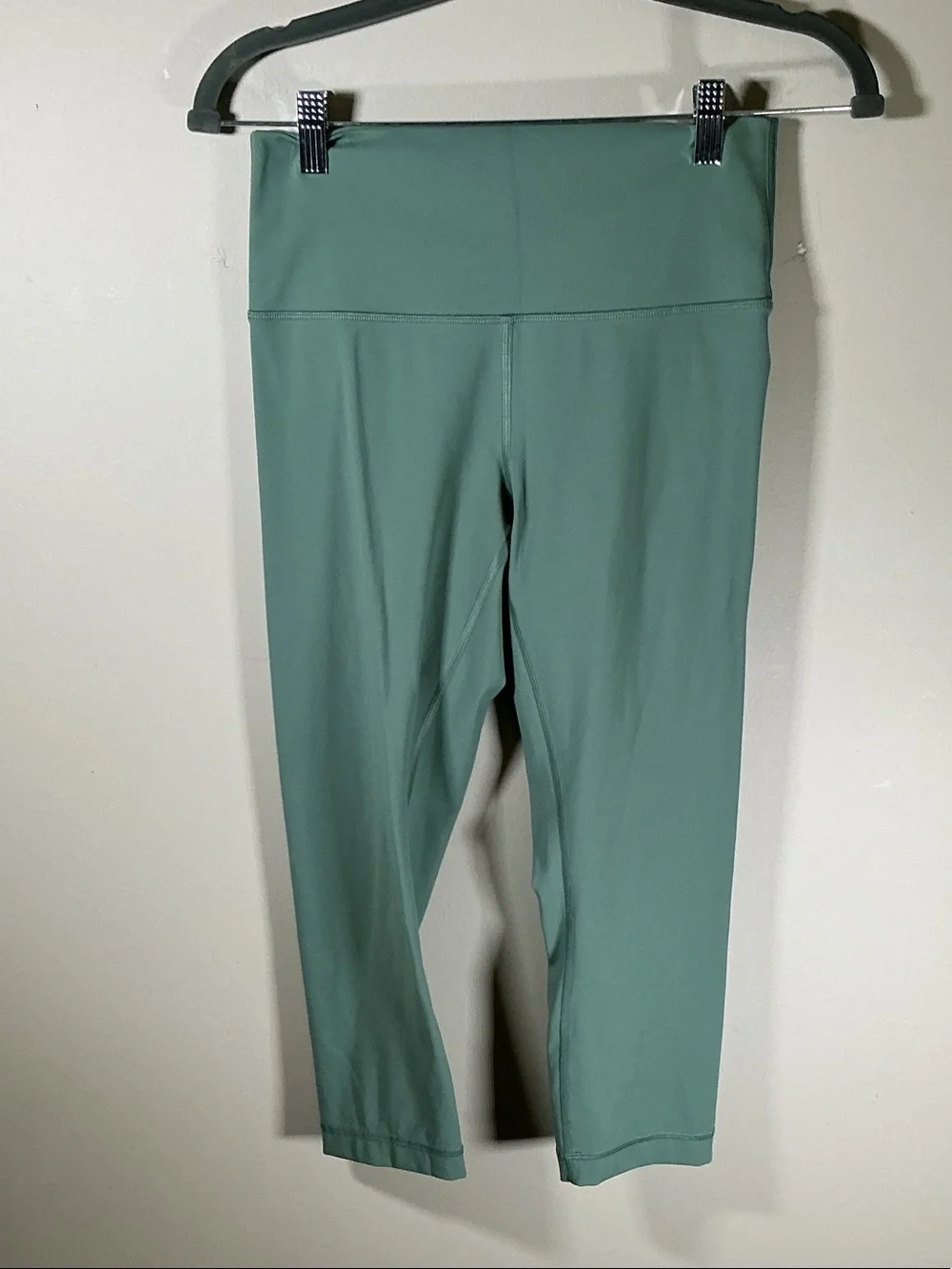 Lululemon Sage Green High Rise Cropped Leggings Size 6 Athletic Yoga Pants